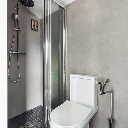 Dne Villa- Disney-Paris - Holidays House - Maison De Vacances - Piscine - Pool- 6 Chambres- 6 Sdb - 6 Bedrooms - 6 Bathrooms Gournay-Sur-Marne Buitenkant foto