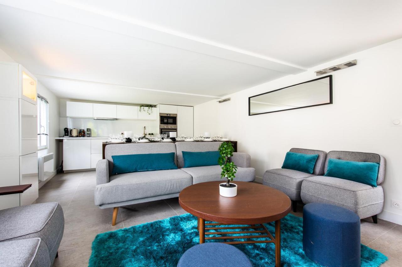 Villa Dne Villa- Disney-paris - Holidays House - Maison De - Piscine - Pool- 6 Chambres- 6 Sdb - 6 Bedrooms - 6 Bathrooms Gournay-Sur-Marne