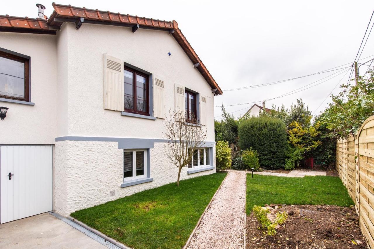 Villa Dne Villa- Disney-paris - Holidays House - Maison De - Piscine - Pool- 6 Chambres- 6 Sdb - 6 Bedrooms - 6 Bathrooms
