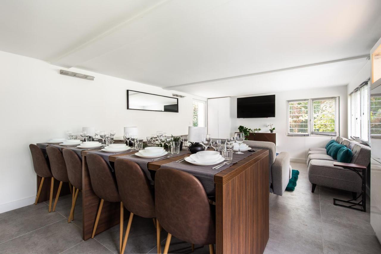 Dne Villa- Disney-paris - Holidays House - Maison De - Piscine - Pool- 6 Chambres- 6 Sdb - 6 Bedrooms - 6 Bathrooms Gournay-Sur-Marne