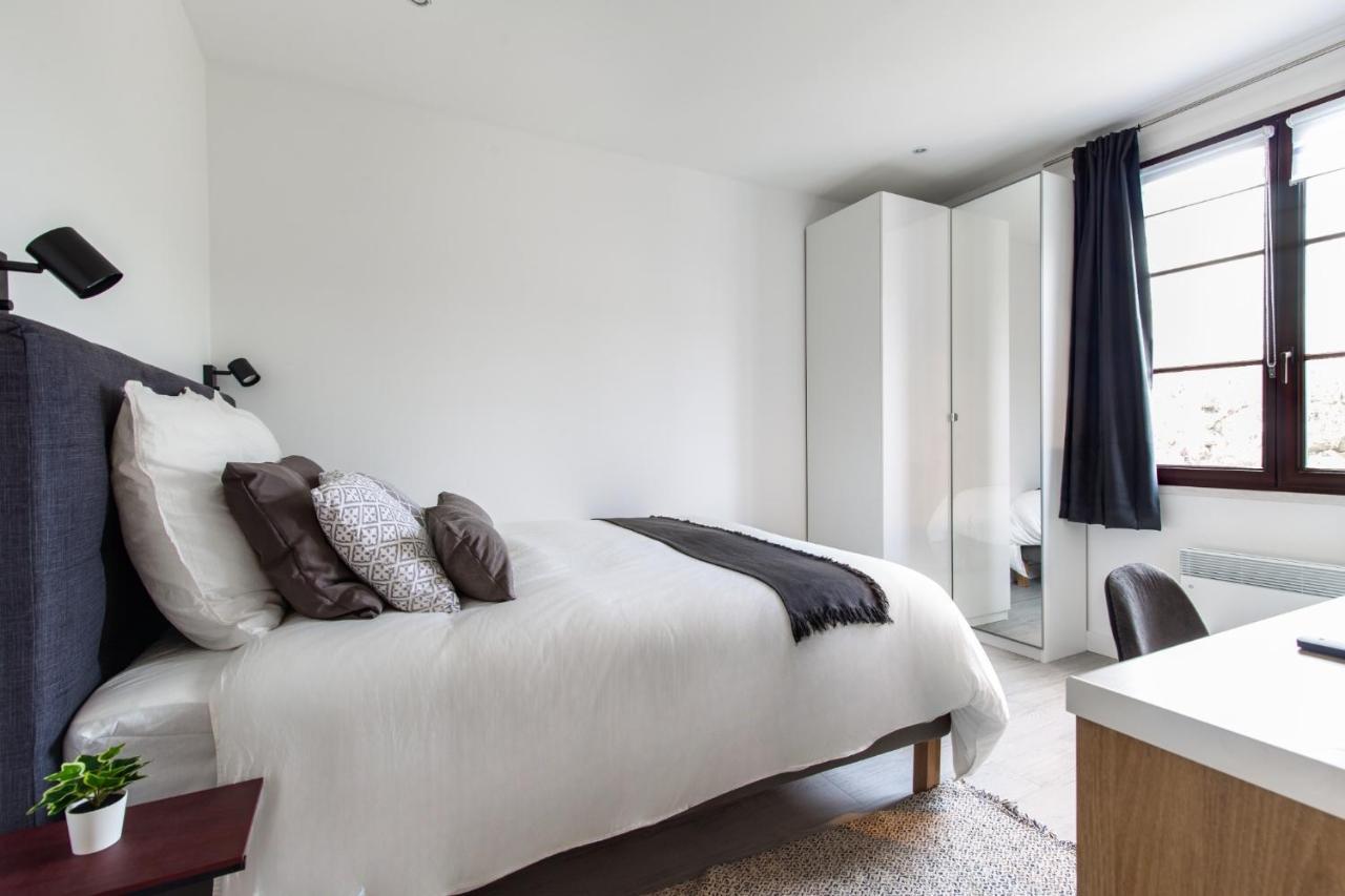 Dne Villa- Disney-paris - Holidays House - Maison De - Piscine - Pool- 6 Chambres- 6 Sdb - 6 Bedrooms - 6 Bathrooms * Gournay-Sur-Marne