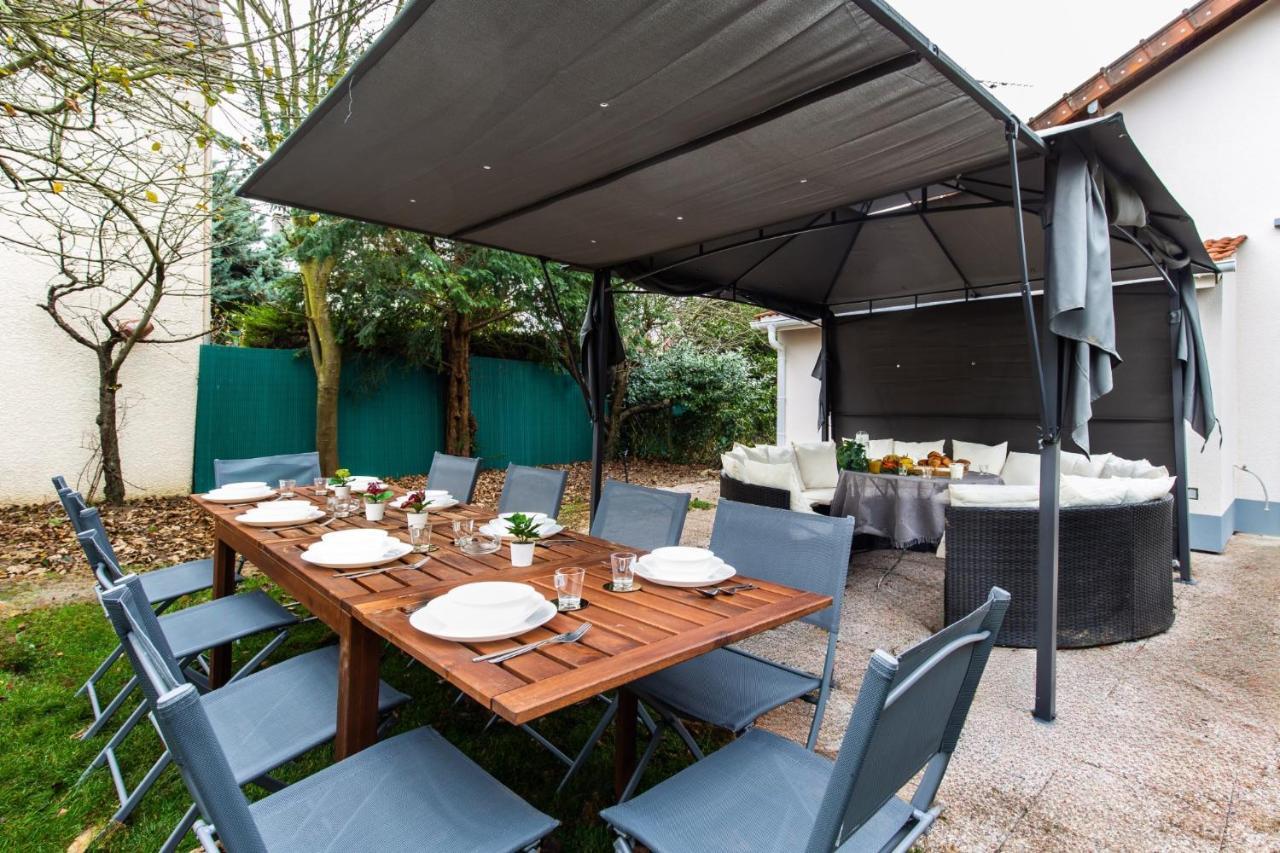 Dne Villa- Disney-paris - Holidays House - Maison De - Piscine - Pool- 6 Chambres- 6 Sdb - 6 Bedrooms - 6 Bathrooms * Gournay-Sur-Marne