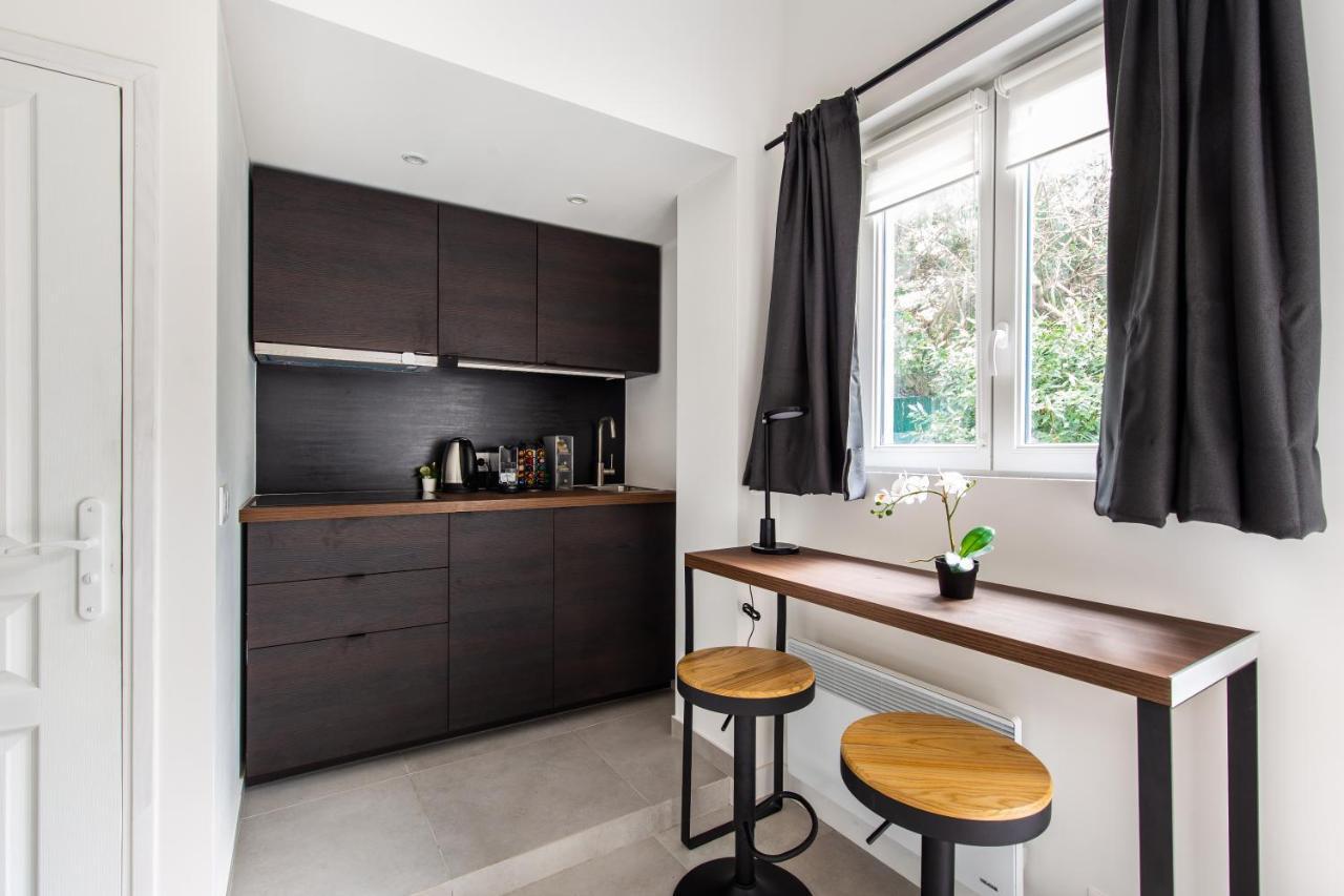 Dne Villa- Disney-paris - Holidays House - Maison De - Piscine - Pool- 6 Chambres- 6 Sdb - 6 Bedrooms - 6 Bathrooms Villa Gournay-Sur-Marne