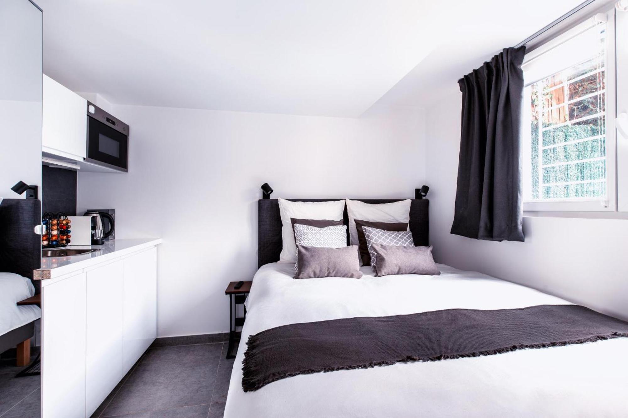 Dne Villa- Disney-paris - Holidays House - Maison De - Piscine - Pool- 6 Chambres- 6 Sdb - 6 Bedrooms - 6 Bathrooms Villa Gournay-Sur-Marne